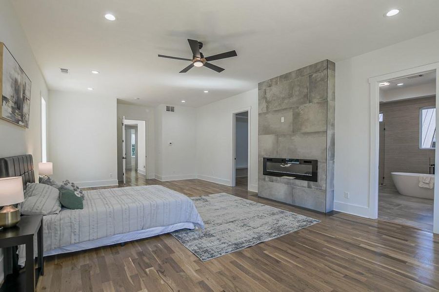 Furnished interior view inside a new home in , Atlanta (Image 34).