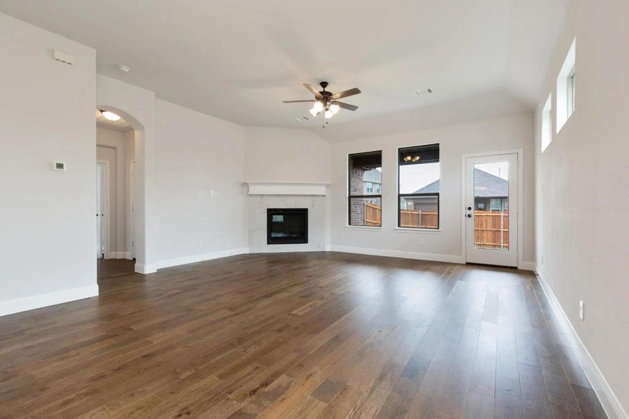 Family Room | Concept 2086 at Redden Farms - Classic Series in Midlothian, TX by Landsea Homes