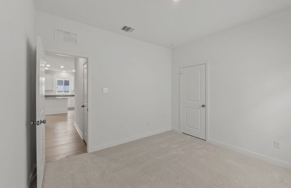Spacious, unfurnished interior of a new home in County View, Temple (Image 31).