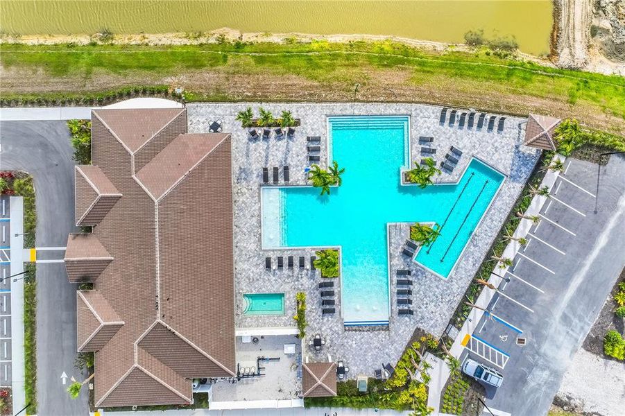 Community amenities in Central Parc, North Port (Image 25).