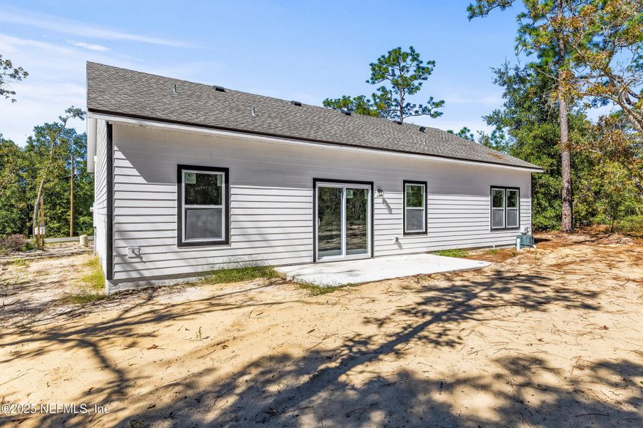 Exterior details and patio area of a home in , Keystone Heights (Image 1).