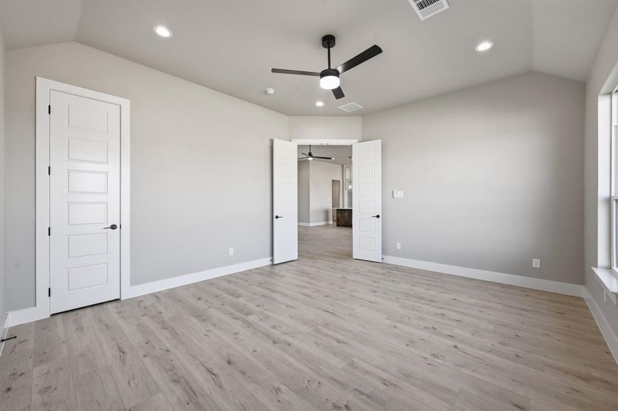 Spacious, unfurnished interior of a new home in Rocky Top Ranch, Azle (Image 30). Spacious, unfurnished interior of a new home in Rocky Top Ranch, Azle (Image 30).