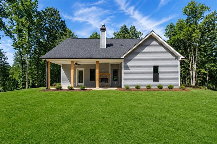 Exterior details and patio area of a home in , Silver Creek (Image 3).