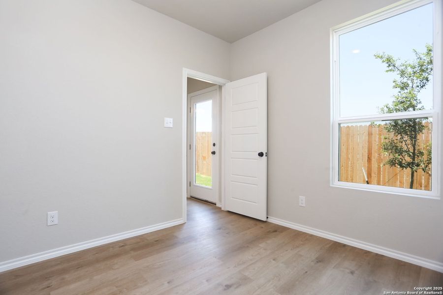 Spacious, unfurnished interior of a new home in Fairway Crossing 40s, San Antonio (Image 40).