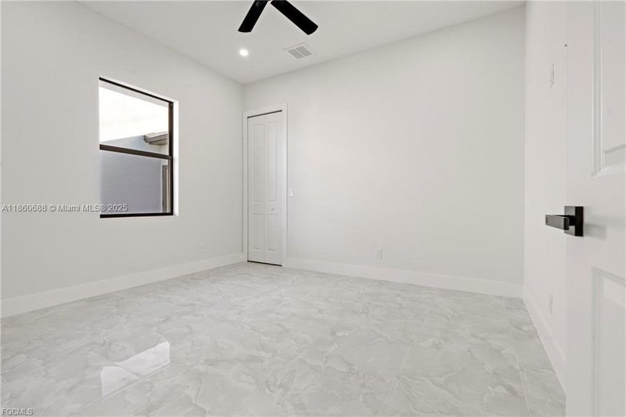 Spacious, unfurnished interior of a new home in , Cape Coral (Image 17).