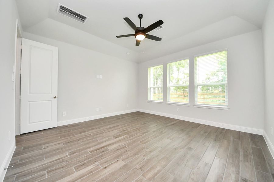 Spacious, unfurnished interior of a new home in Timber Hollow: Heritage Collection, Magnolia (Image 31).