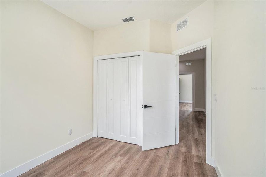 Spacious, unfurnished interior of a new home in , Tampa (Image 27).