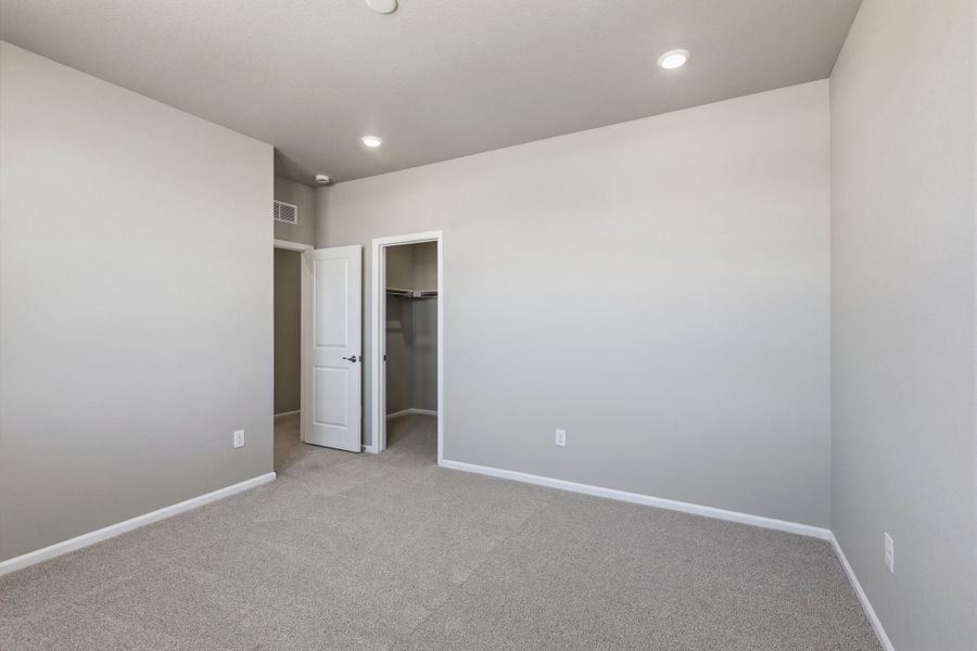 Spacious, unfurnished interior of a new home in The Estates Collection at Murphy Creek, Aurora (Image 22).