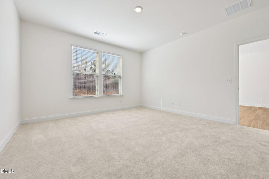 25-web-or-mls-Favored Ave-S2002-025 25-web-or-mls-Favored Ave-S2002-025