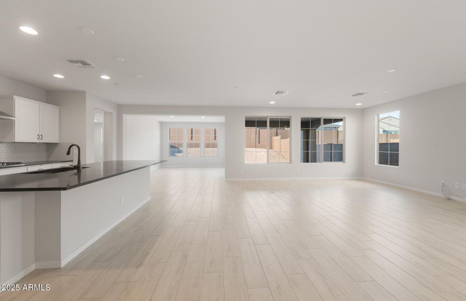 Kitchen/Cae/Gathering ROom