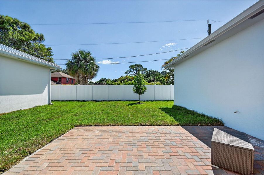 Exterior details and patio area of a home in , Jupiter (Image 31).