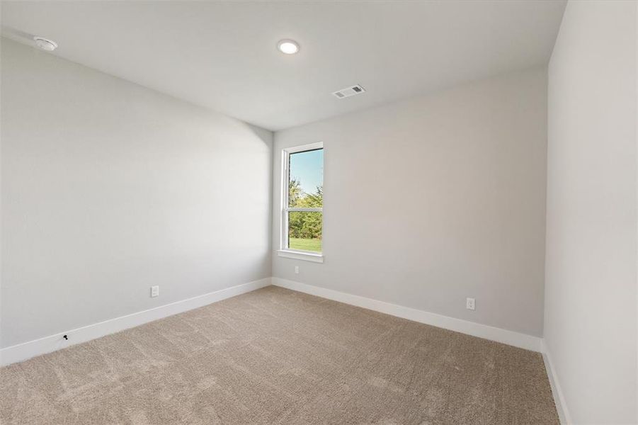 Spacious, unfurnished interior of a new home in Vista Oaks Estates, Royse City (Image 17).