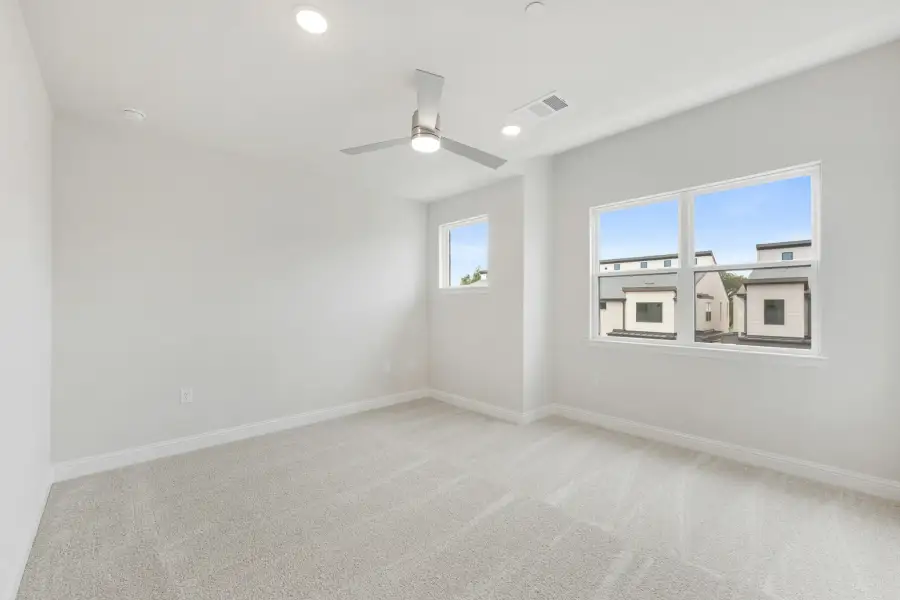 Spacious, unfurnished interior of a new home in Ten Mile Creek, Celina (Image 37).