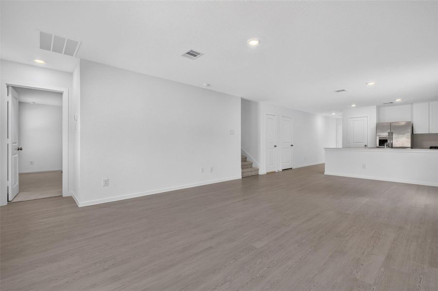 Master suite through the hallway to the left.