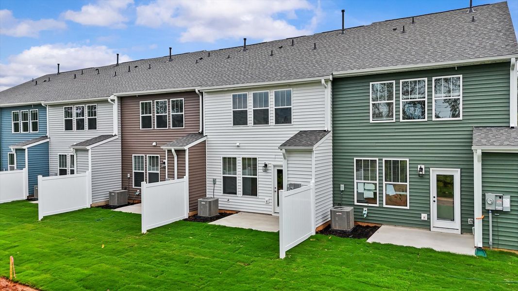 Exceptional home with tasteful exterior finishes and a thoughtfully designed façade Exceptional home with tasteful exterior finishes and a thoughtfully designed façade