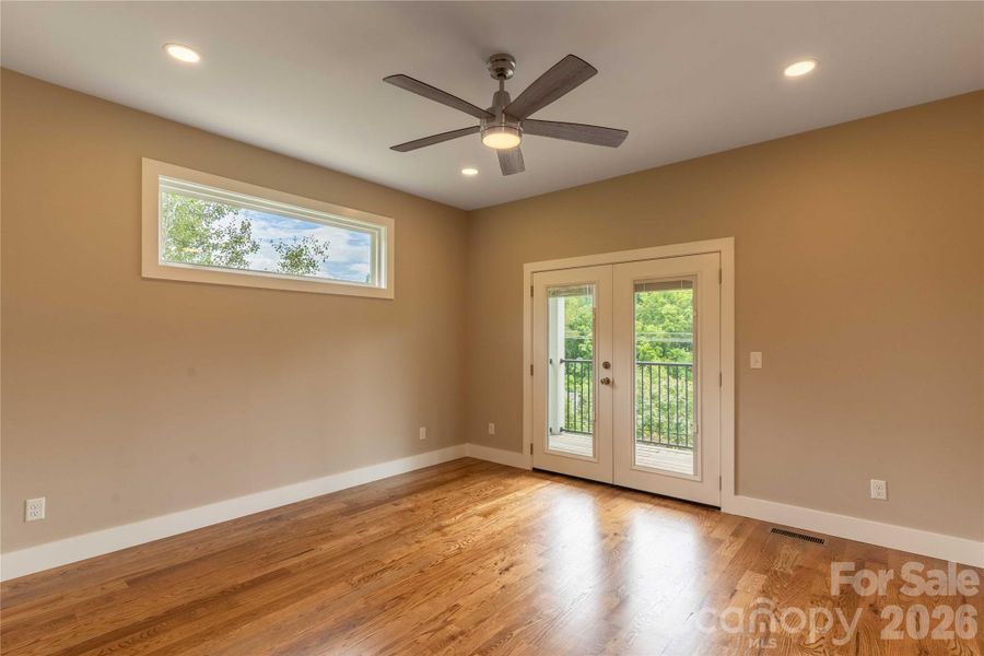 Spacious, unfurnished interior of a new home in , Asheville (Image 32).