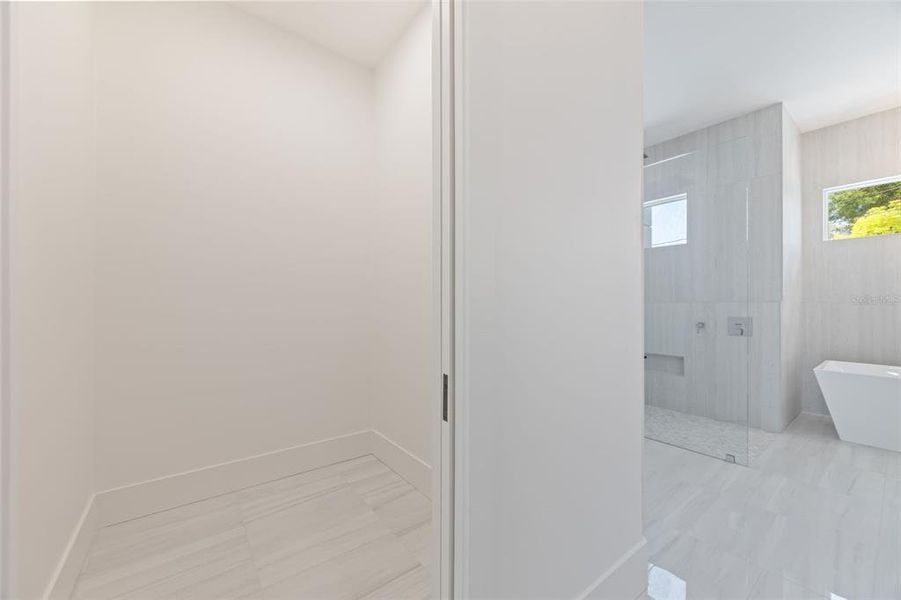 Spacious, unfurnished interior of a new home in , Tarpon Springs (Image 57). Spacious, unfurnished interior of a new home in , Tarpon Springs (Image 57).