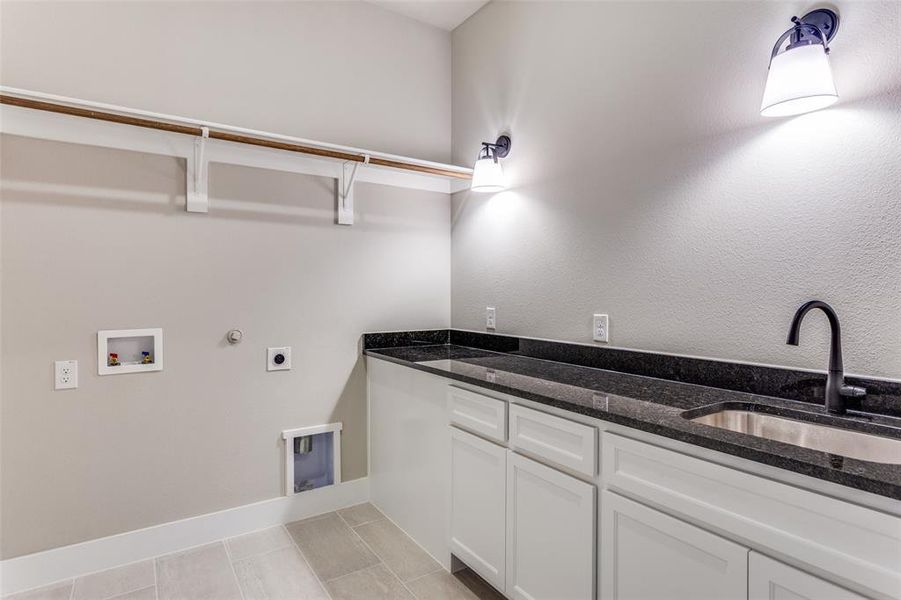 Furnished interior view inside a new home in , Weatherford (Image 7).