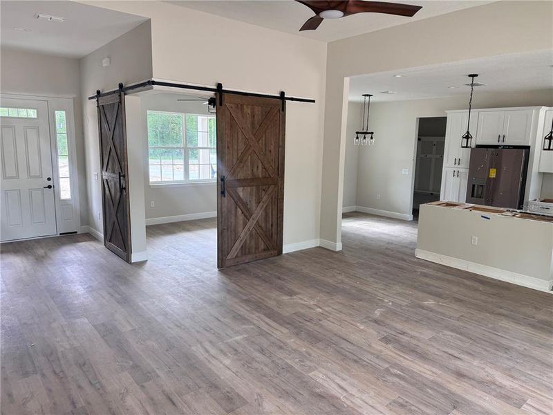 Spacious, unfurnished interior of a new home in , Dunnellon (Image 49).