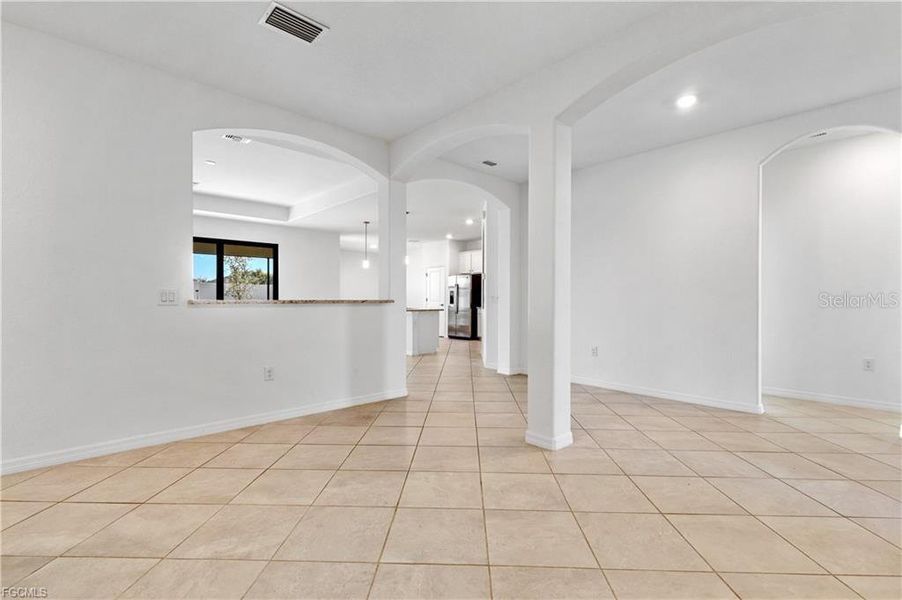 Spacious, unfurnished interior of a new home in , Fort Myers (Image 30).