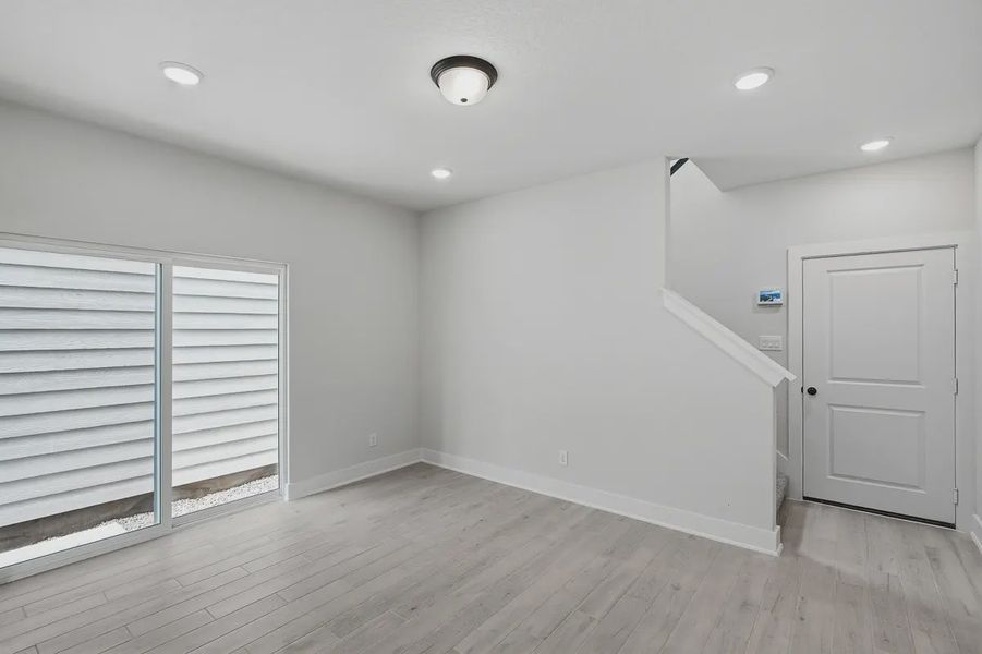 Spacious, unfurnished interior of a new home in Rose Hill, San Antonio (Image 29).