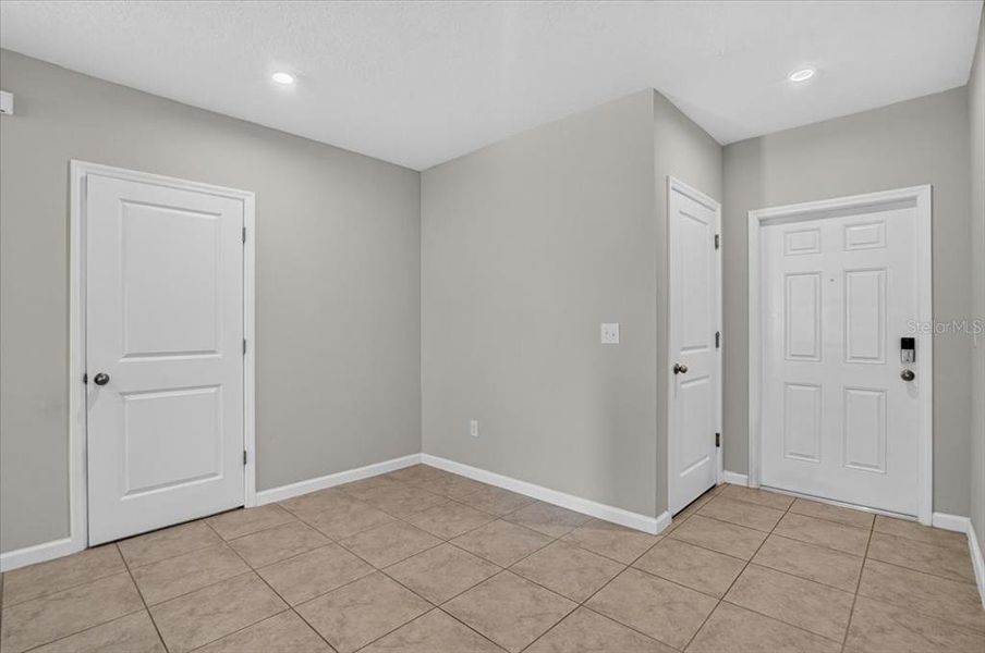 Spacious, unfurnished interior of a new home in , Bradenton (Image 20).