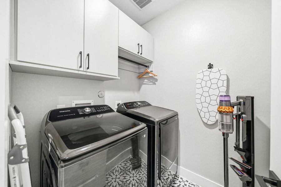 Furnished interior view inside a new home in Meridiana 40', 65', Iowa Colony (Image 12).