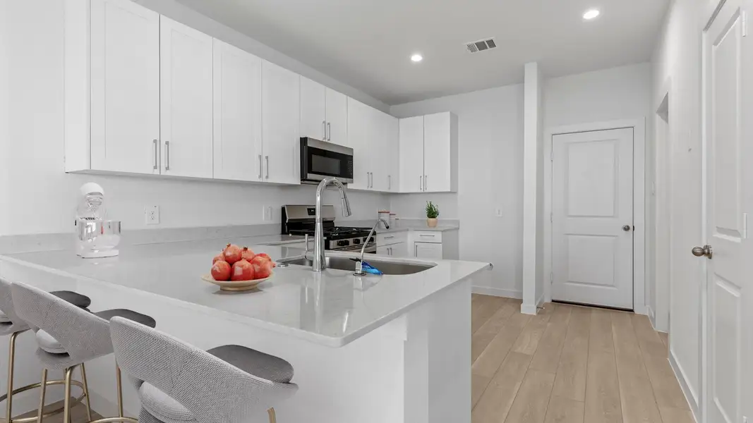 Furnished interior view inside a new home in Lexington Village, Missouri City (Image 9).