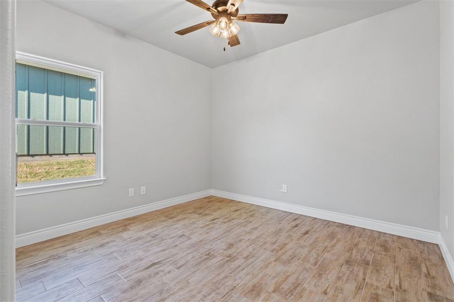 Spacious, unfurnished interior of a new home in , Granbury (Image 39).