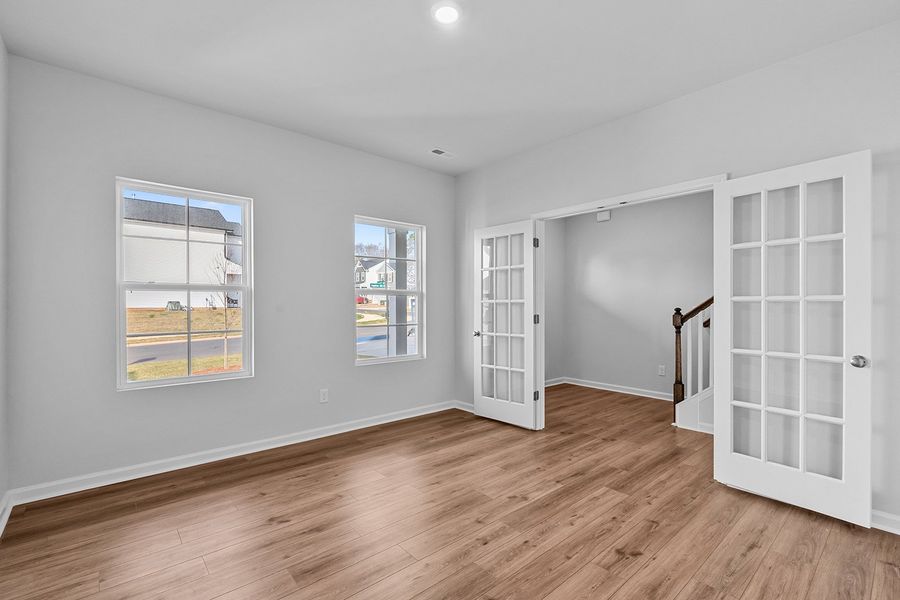Spacious, unfurnished interior of a new home in Hanes Lake, Winston-Salem (Image 17).