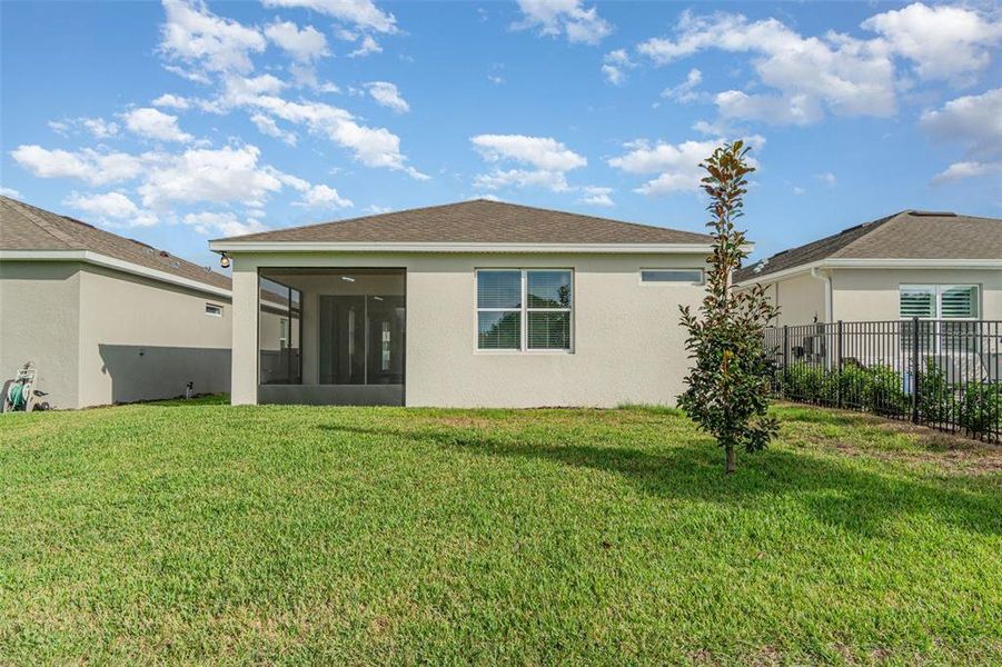 Exterior details and patio area of a home in , Clermont (Image 26).