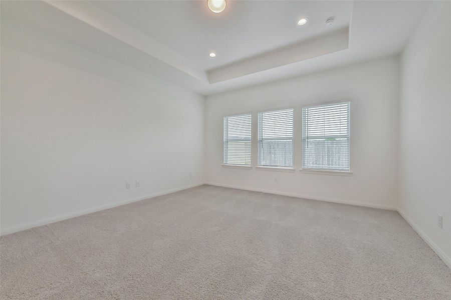 Spacious, unfurnished interior of a new home in King Oaks Village, Baytown (Image 15).