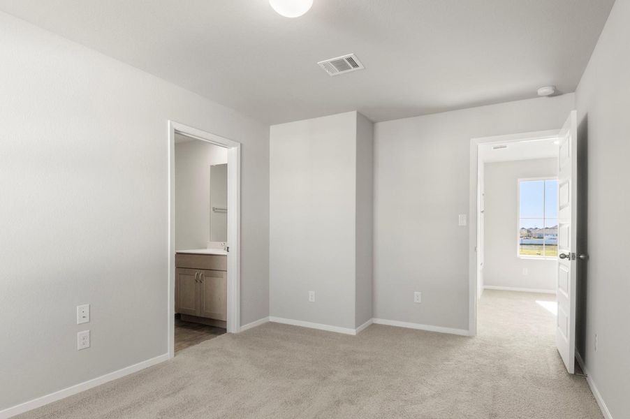 Spacious, unfurnished interior of a new home in Harvest Ridge, Elgin (Image 22).