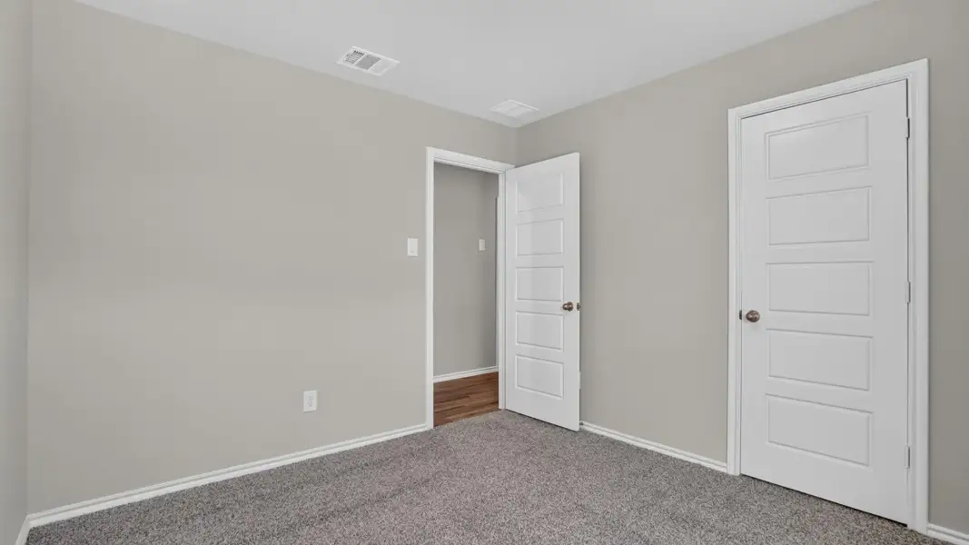 Representative unfurnished interior of a home built from the Carson by D.R. Horton in Ponder Farms, Ponder (Image 29).