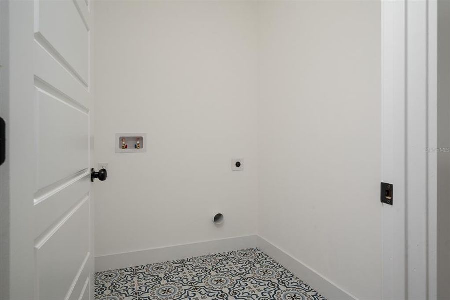 Spacious, unfurnished interior of a new home in , Williston (Image 18).