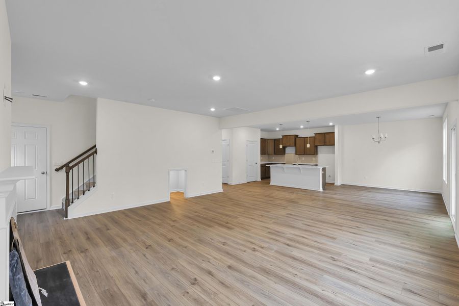 Spacious, unfurnished interior of a new home in Lynbrook, Boiling Springs (Image 19).