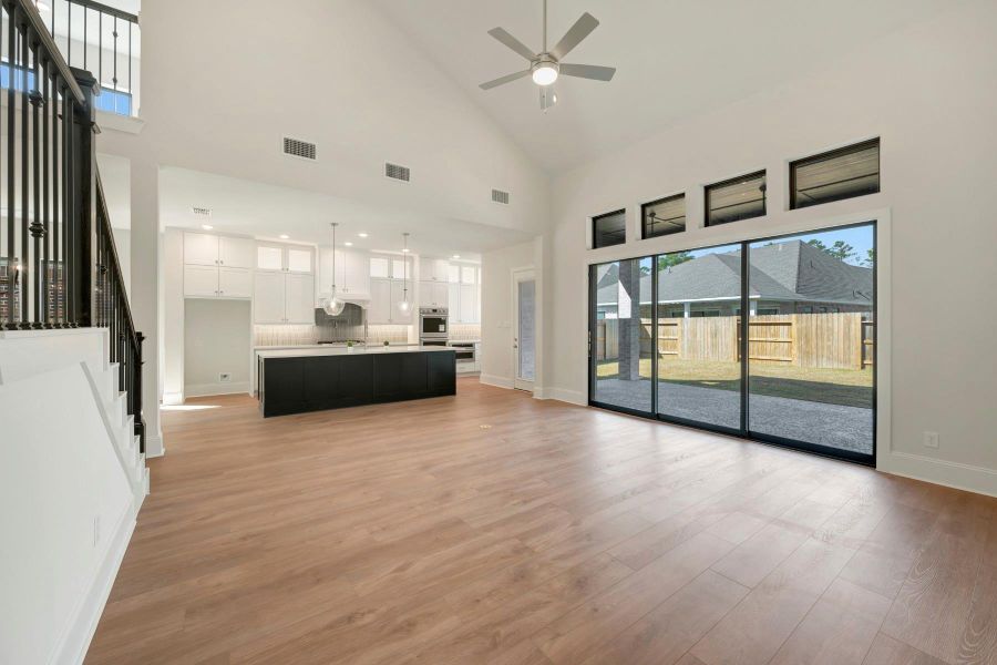 Spacious, unfurnished interior of a new home in The Meadows at Imperial Oaks, Conroe (Image 24).