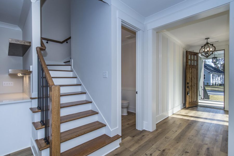 Spacious, unfurnished interior of a new home in , Chapin (Image 28).