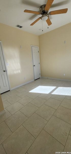 Spacious, unfurnished interior of a new home in , Eagle Pass (Image 5).