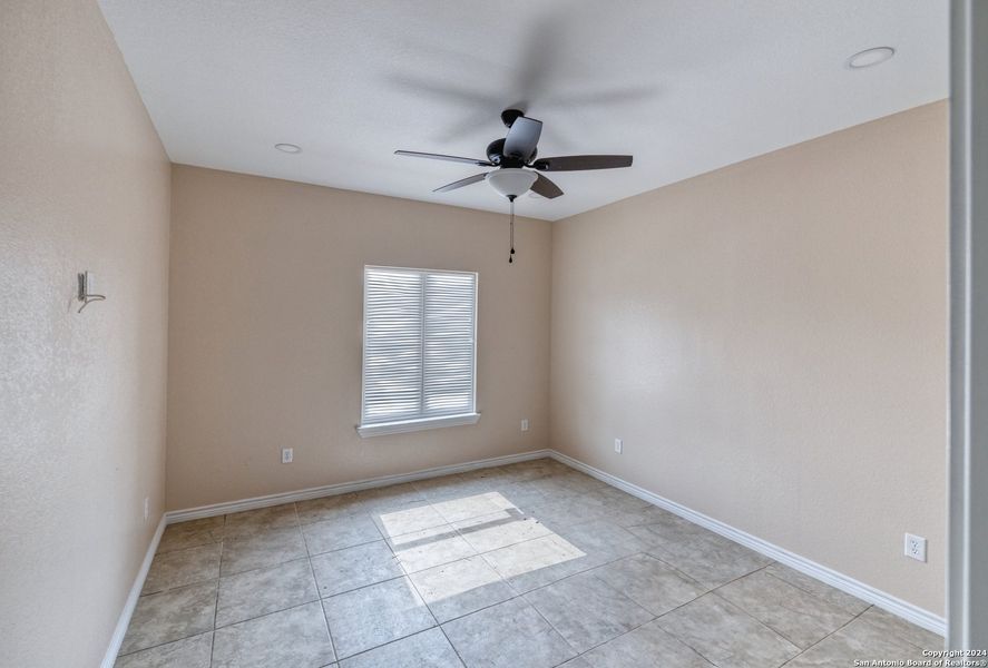 Spacious, unfurnished interior of a new home in , Uvalde (Image 17).