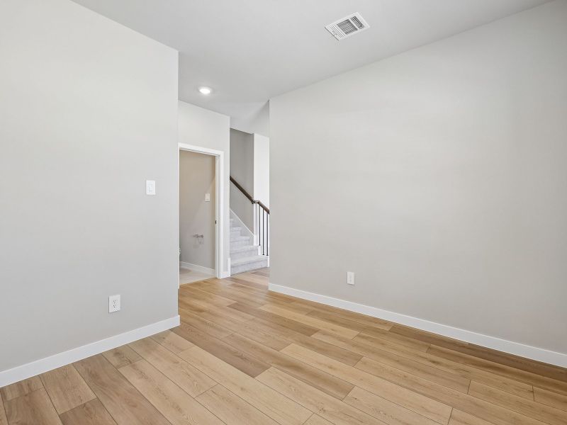 Spacious, unfurnished interior of a new home in Cibolo Hills West - Spring Series, Fort Worth (Image 15).