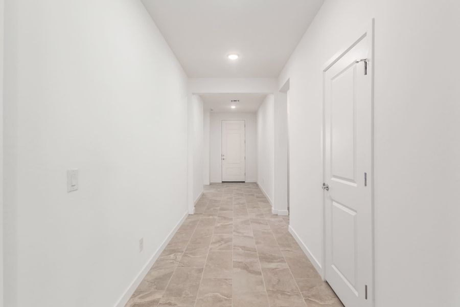 Lot 32 | Entry Hallway | Falcon | El Cidro | Goodyear, AZ | Landsea Homes