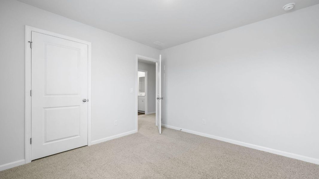 Spacious, unfurnished interior of a new home in , Summerville (Image 25).