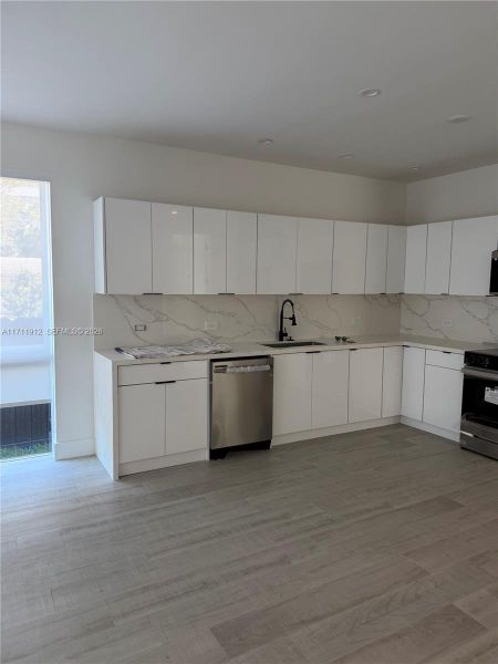 Photo 11 Photo 11