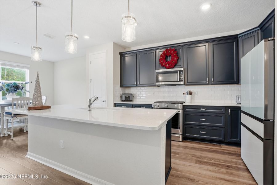 Furnished interior view inside a new home in , Middleburg (Image 7).