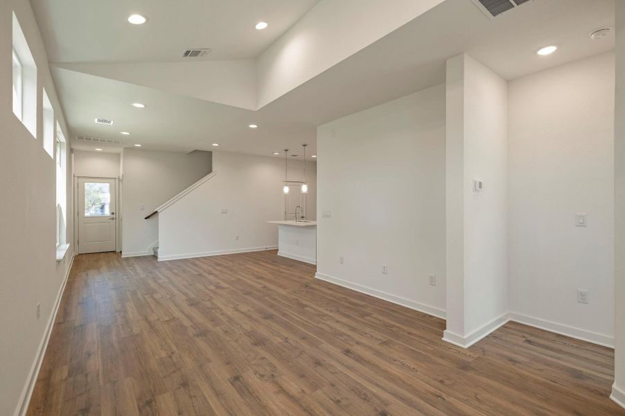 Spacious, unfurnished interior of a new home in , Buda (Image 12).