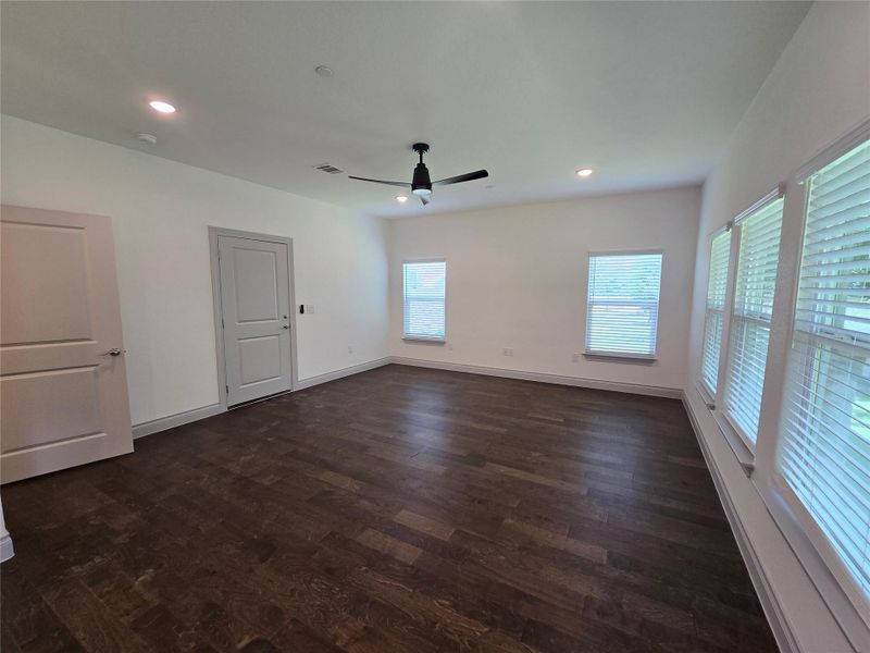 Spacious, unfurnished interior of a new home in , Round Rock (Image 15).