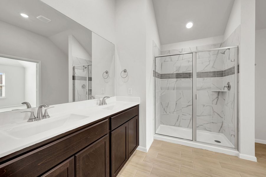 Owner's Bathroom Owner's Bathroom