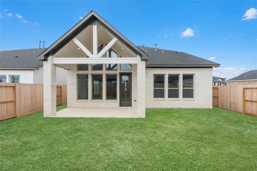 Exterior details and patio area of a home in Cross Creek West - 45', Fulshear (Image 3).