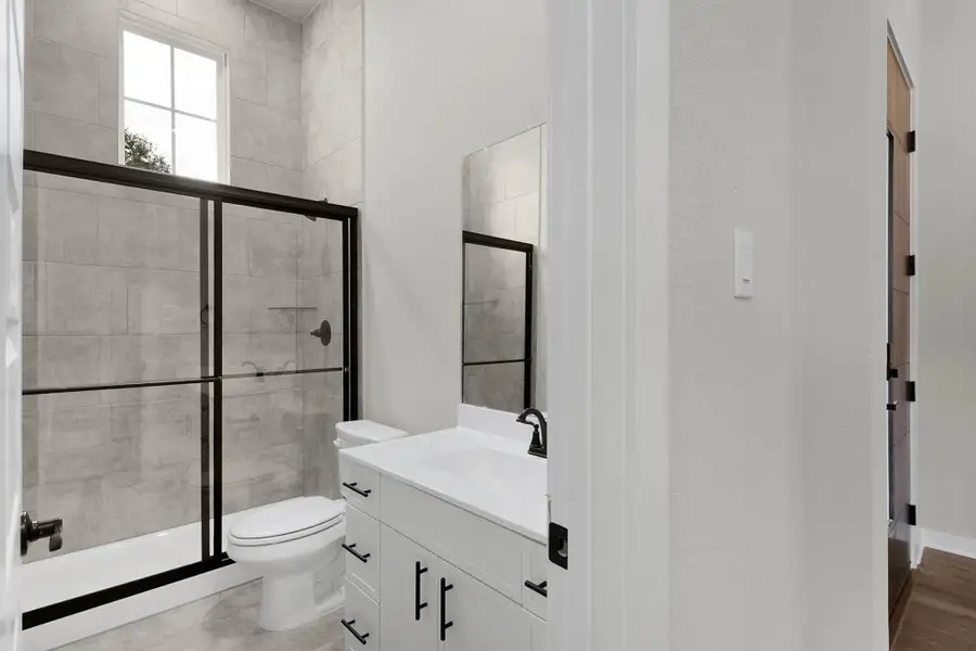 Furnished interior view inside a new home in Highland Village, Georgetown (Image 7).